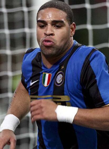 Adriano, tras marcar el gol que le dio la victoria al Inter frente a la Sampdoria en la vigésima jornada de la Serie A italiana.