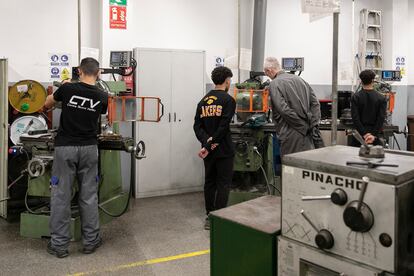 Alumnos en un centro público de FP en Granollers (Barcelona), en una imagen de archivo.