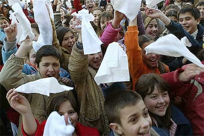 Un gran número de niños han participado en la campaña contra el narcotráfico en Villagarcía de Arousa (Pontevedra).