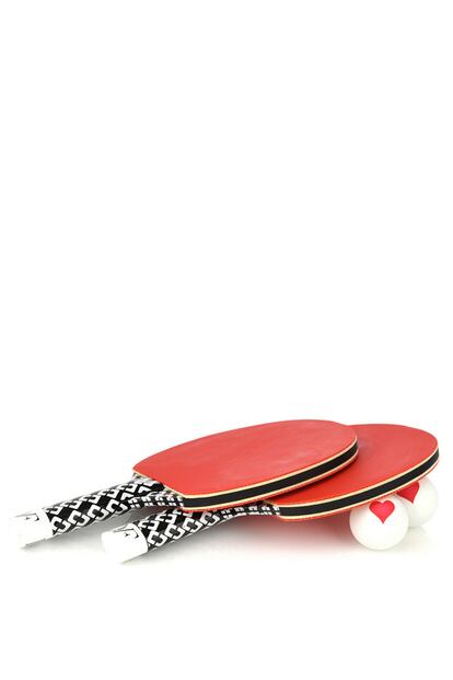 Juego de palas para jugar a ping-pong de Diane Von Furstenberg Primavera/Verano 2012. Precio: 93 euros.