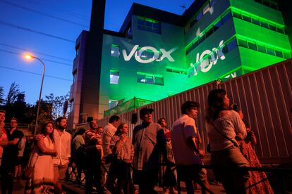 Simpatizantes de Vox, en la sede del partido en Madrid, la noche de las elecciones del 23 de julio de 2023.