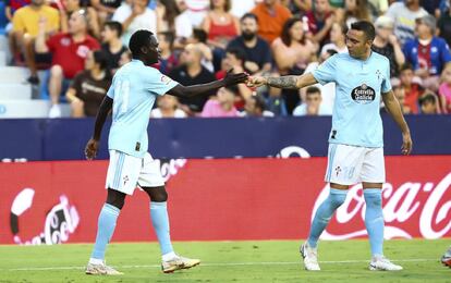 Pione Sisto e Iago Aspas celebran el primer gol del Celta ante el Levante.