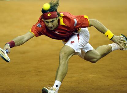 Ferrer ha remontado dos mangas a Stepanek y ha ganado el partido dando el segundo punto a España (1-6, 2-6,6-4, 6-4, 8-6)