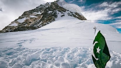 Lugar onde Sajid Sapdara enterrou seu pai, Ali, no K2, a 8.000 metros de altitude.