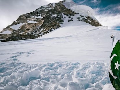 Lugar onde Sajid Sapdara enterrou seu pai, Ali, no K2, a 8.000 metros de altitude.