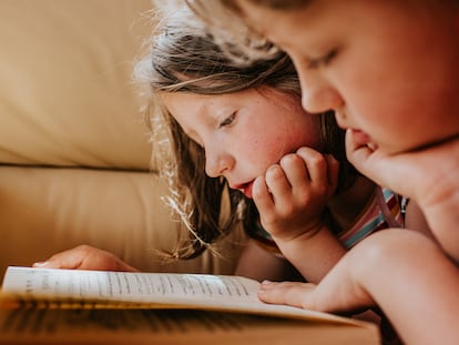 El aprendizaje de la lectura es un proceso lento que comienza desde el momento en el que se empieza a contar cuentos a los niños.