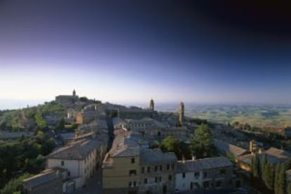 Vista del pueblo de Montalcino, en la Toscana (Italia).