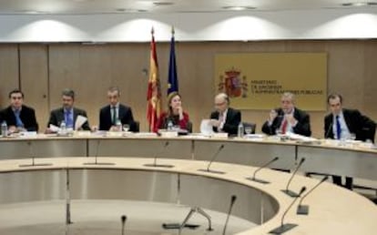 Montoro, durante la reunión con los consejeros autonómicos.