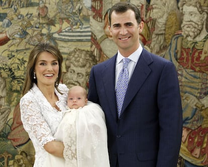 Foto de familia el día del bautizo de la infanta Leonor, el 15 de julio de 2007, celebrado en el palacio de la Zarzuela.