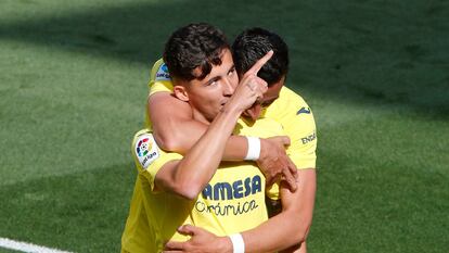 Yeremi Pino celebra con Bacca su gol ante el Getafe este domingo en La Cerámica.