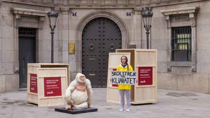 Les figures del Floquet de Neu i Greta Thunberg en el moment de la seva arribada al Museu de Cera de Barcelona.