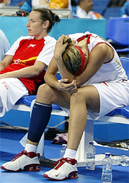 Amaya Valdemoro, desolada, tras la derrota ante Brasil.