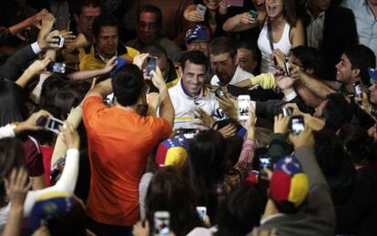 Capriles, durante un acto con seguidores en Bogotá este jueves.