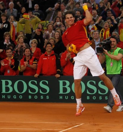 Nadal celebra su triunfo sobre Mónaco.