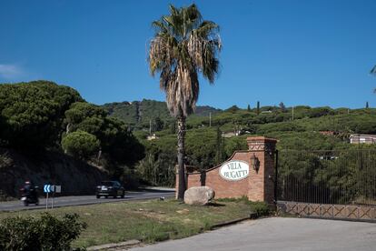 Entrada de la finca Villa Bugatti, en Cabrera de Mar (Maresme)