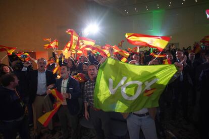Seguidores de Vox celebran los resultados electorales de Andalucía.