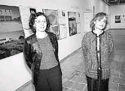 Las comisarias Ana Estirado, a la izquierda, y Cristina García, ayer, en San Telmo.