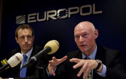 Mandos de Europol explican la &#039;operaci&oacute;n Icarus&#039; hoy en La Haya.