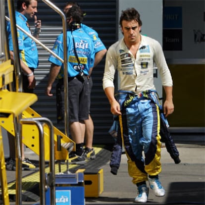 Alonso, antes de los entrenamientos de calificación, hoy en Silverstone.