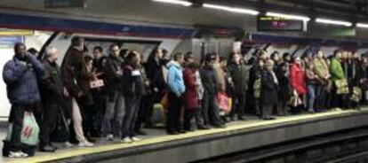 Aspecto del andén en la estación de Sol durante la última jornada de huelga convocada por los trabajadores de Metro de Madrid. EFE/Archivo