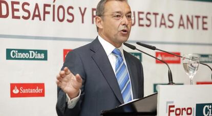 El presidente canario, durante su intervención en el foro.