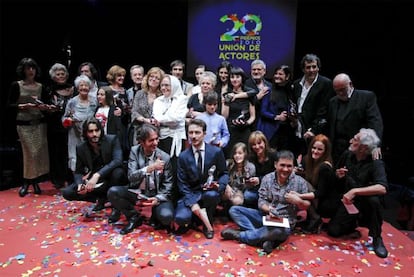 Foto de familia de tolos los premiados por el sindicato de actores.