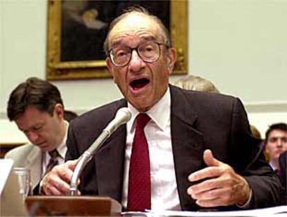 El presidente de la Reserva Federal, Alan Greespan, durante su intervención en el Congreso estadounidense.