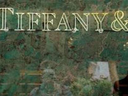 Una tienda de Tiffany & Co. está en el distrito de Manhattan de la ciudad de Nueva York, Nueva York, EE UU.