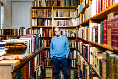 Manuel Sánchez Llorente, presidente del Gremio Madrileño de Libreros de Viejo, en su librería en Madrid.