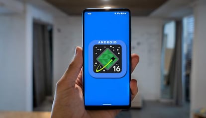 Logotipo de Android 16 en la pantalla de un smartphone