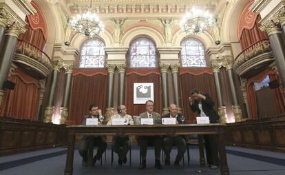 Los representantes del Comité europeo de Seguimiento, Steven Green y Ulrich Fuchs, sentados a la derecha, durante su visita a San Sebastián para conocer el desarrollo de la capitalidad cultural.