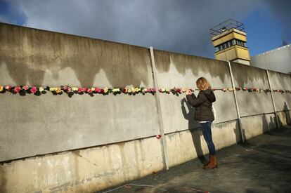 A queda do Muro de Berlim, aberto à passagem em 9 de novembro de 1989, significou uma mudança irreversível da ordem mundial. O fim do modelo bipolar surgido depois da Segunda Guerra Mundial teve profundas consequências para a política europeia, mas também foi de grande importância para o mundo cultural e intelectual. Na imagem, o muro do memorial na Bernauer Strasse de Berlim.