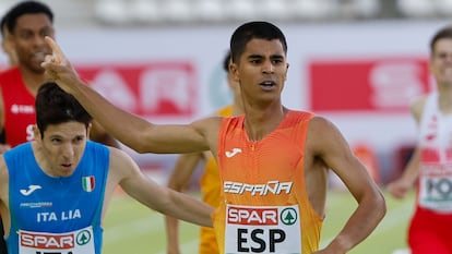 El atleta español Mohamed Attaoui gana los 800m masculinos en el Europeo de Atletismo.