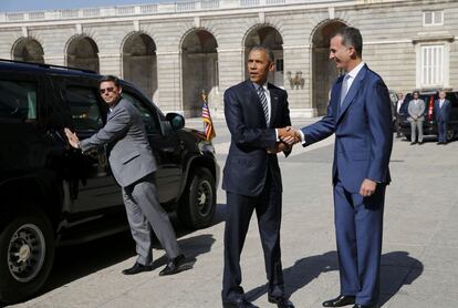 El presidente Barack Obama a su llegada al Palacio Real de Madrid en presencia del rey Felipe VI.