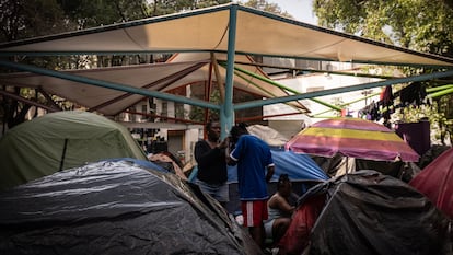 El campamento de migrantes haitianos en la Plaza Giordano Bruno, de la colonia Juárez (Ciudad de México), en marzo de 2024.