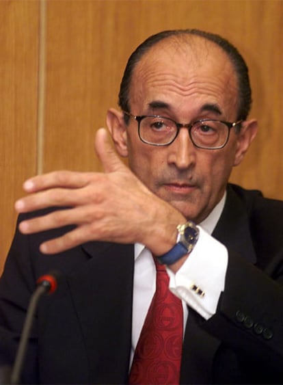 Roberto García Calvo durante su comparecencia ante la Comisión Consultiva de nombramientos del Congreso en el año 2001, cuando fue propuesto para el cargo de magistrado del Tribunal Constitucional.