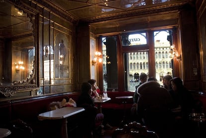 El Café Florian es uno de los mejores de la veneciana plaza de San Marcos, con pinturas románticas, grandes espejos y una agradable orquesta por la noche. Merece una visita por sí mismo.