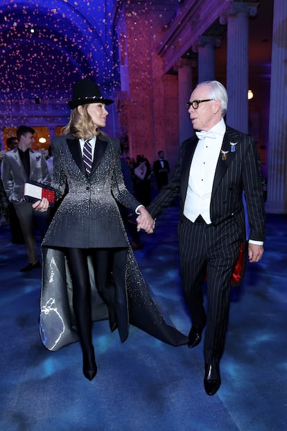 El matrimonio de diseñadores formado por Dee Ocleppo Hilfiger y Tommy Hilfiger tampoco se perdió esta noche dedicada a la moda.
