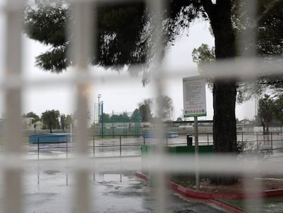 Alhama de Múrcia. Porta principal da pista de atletismo.