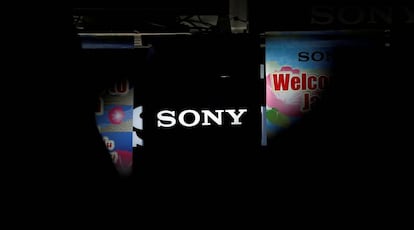 Logo de Sony en un expositor en el aeropuerto de Narita