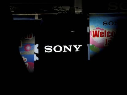 Logo de Sony en un expositor en el aeropuerto de Narita