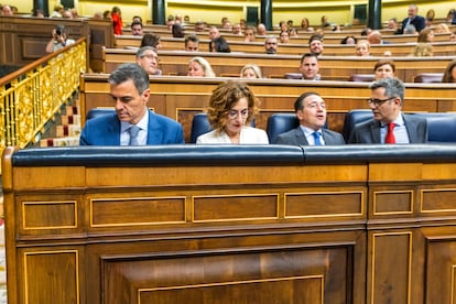 Desde la izquierda, Pedro Sánchez, María Jesús Montero, José Manuel Albares y Félix Bolaños, con la ausencia de Yolanda Díaz.