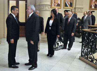 El presidente peruano, Ollanta Humala, se reuni&oacute; con pol&iacute;ticos antes del fallo del CIJ
