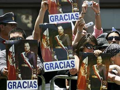 Seguidores de Augusto Pinochet, en su funeral ayer en la Escuela Militar de Santiago.