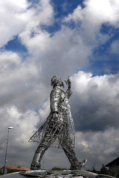 Monumento a Cerdà en Centelles, su pueblo natal.