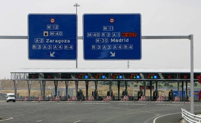Autopista M-12 entre Madrid y el aeropuerto de Barajas. 