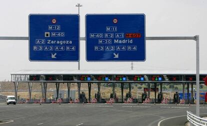 Autopista M-12 entre Madrid y el aeropuerto de Barajas.