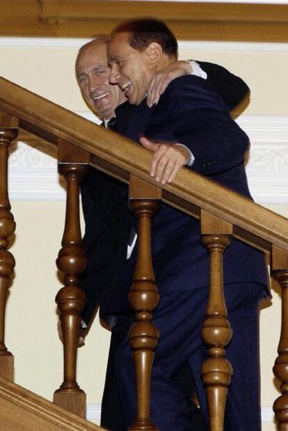 Vladímir Putin y Silvio Berlusconi, durante una reunión en la residencia presidencial de Novo Ogaryovo, cerca de Moscú, en 2004.