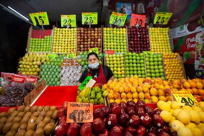 Comerciantes de la Central de Abastos de la Ciudad de México, el pasado 5 abril. FOTO: Mónica González