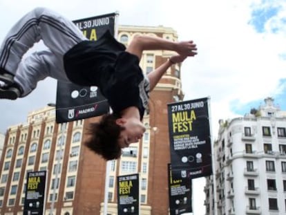 Exhibición de 'parkour' en el adelanto del Mulafest en Callao.